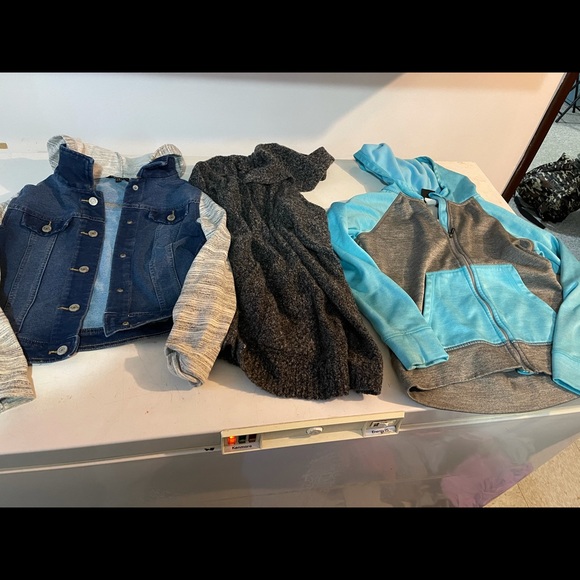 Three items gran jacket and two sweater - Picture 2 of 3